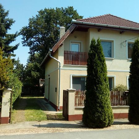 Hajdúszoboszló Eva Vendeghaz Guesthouse מראה חיצוני תמונה