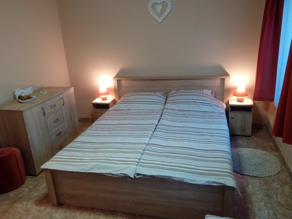 Hajdúszoboszló Eva Vendeghaz Guesthouse מראה חיצוני תמונה