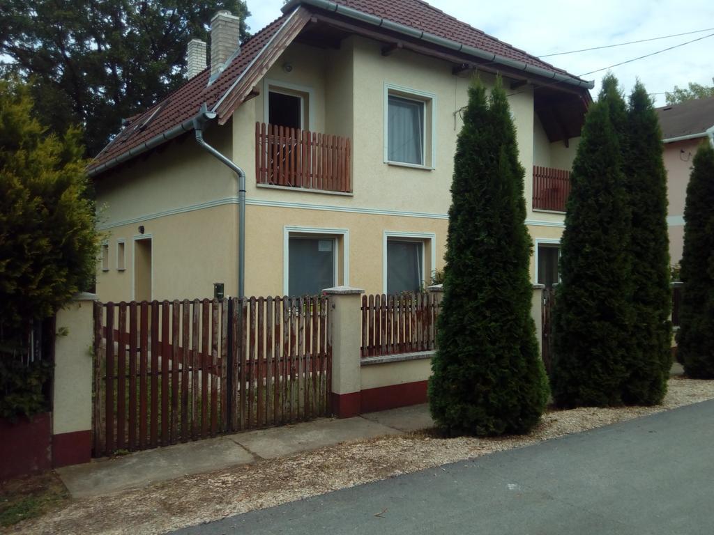 Hajdúszoboszló Eva Vendeghaz Guesthouse מראה חיצוני תמונה