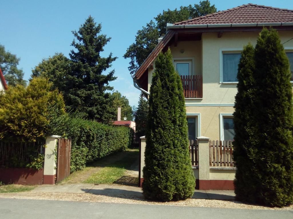 Hajdúszoboszló Eva Vendeghaz Guesthouse מראה חיצוני תמונה
